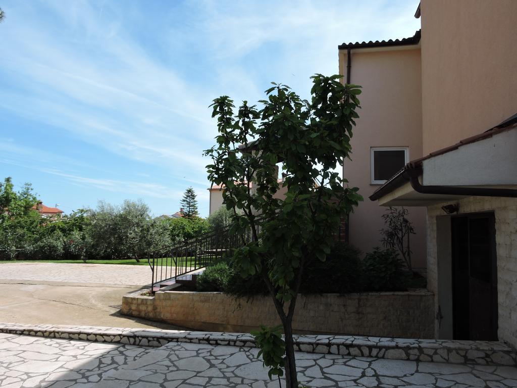 Apartments Vera Ližnjan Екстериор снимка